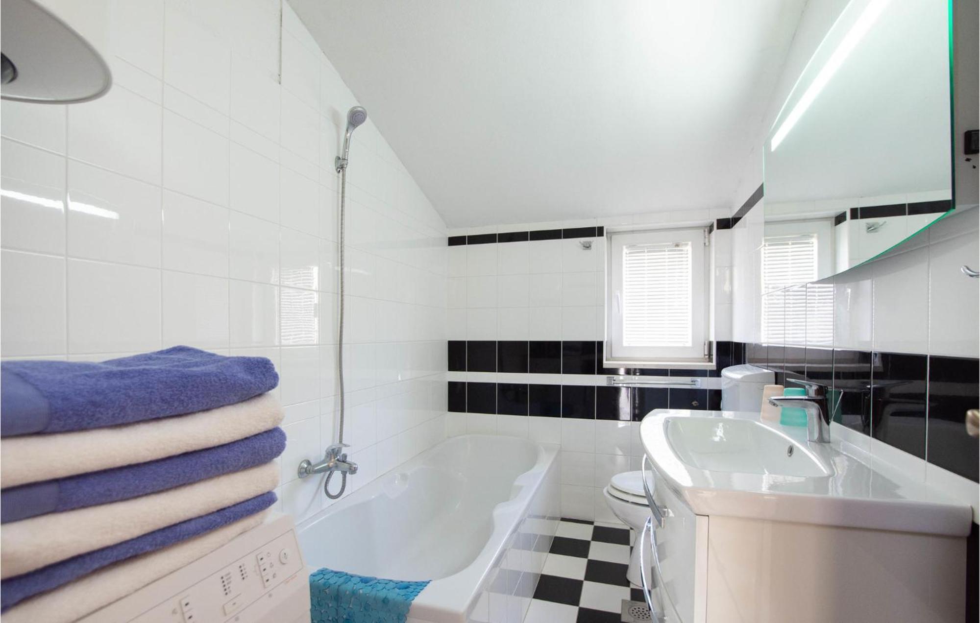 Nice Apartment In Ostrvica With Kitchen Exterior foto