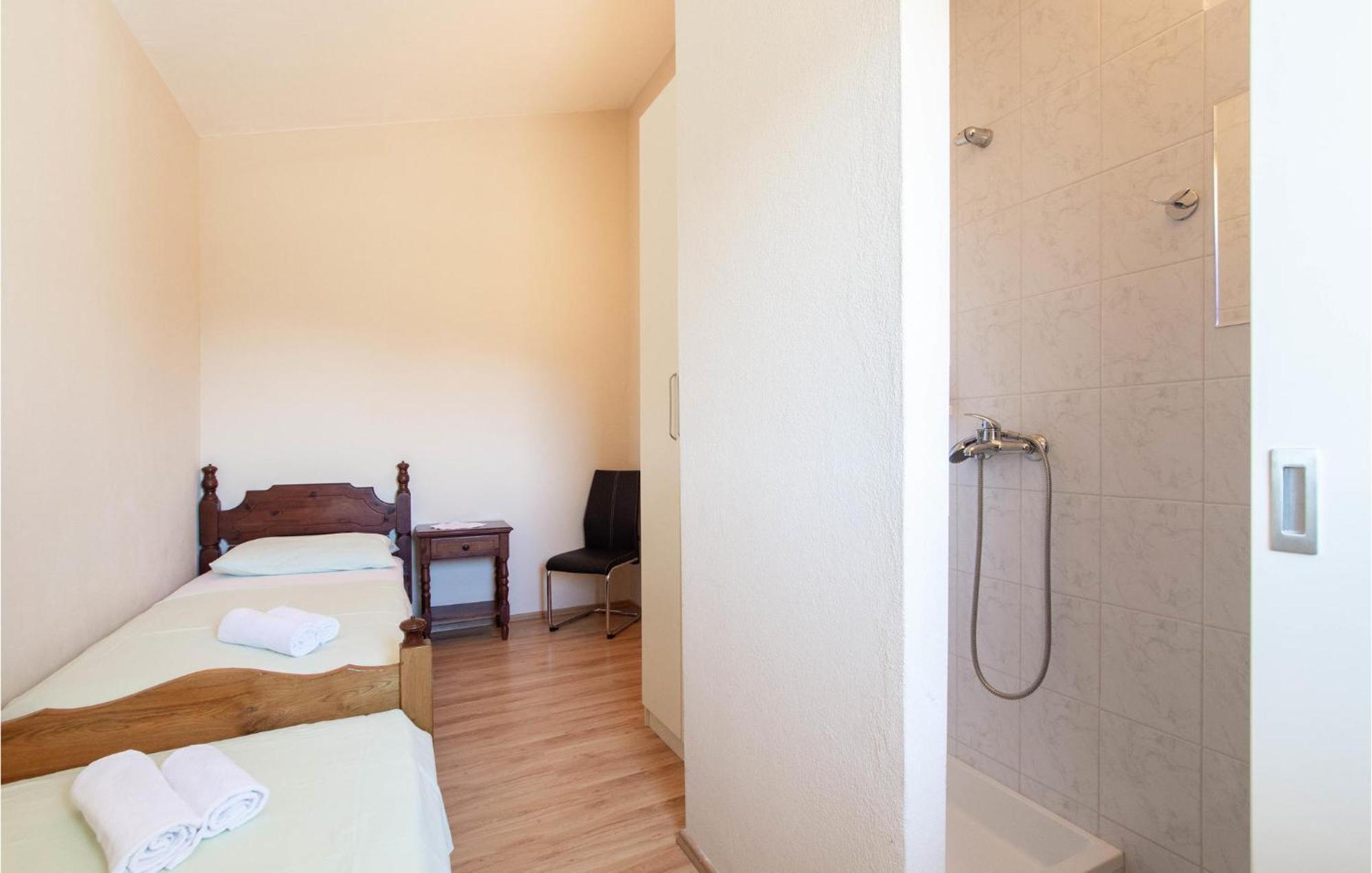Nice Apartment In Ostrvica With Kitchen Exterior foto